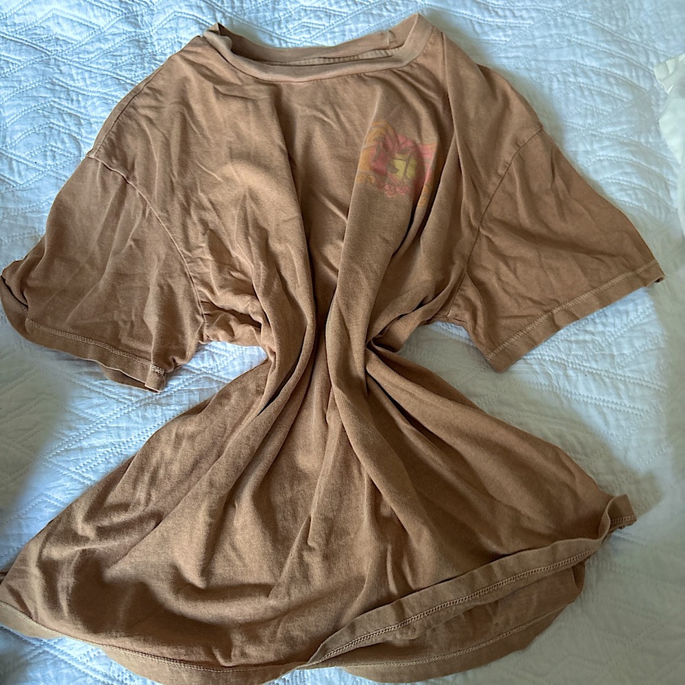 tan and pink billabong skater tee